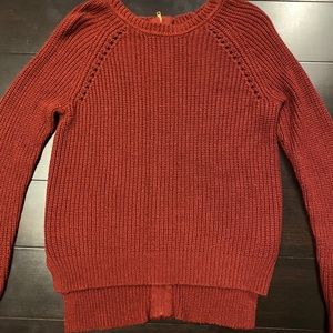 BURGUNDY SWEATER WITH ZIPPER DOWN THE BACK